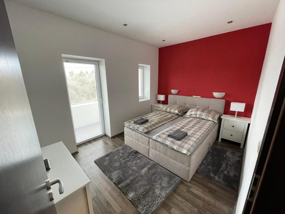 מישקולץ Malibu Apartman & Jacuzzi מראה חיצוני תמונה