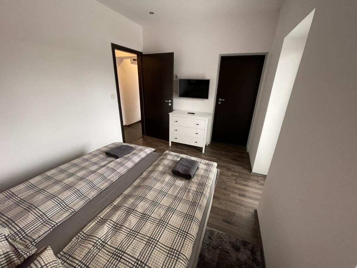 מישקולץ Malibu Apartman & Jacuzzi מראה חיצוני תמונה