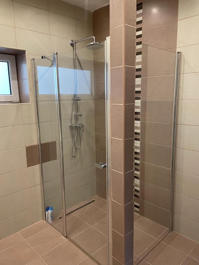 מישקולץ Malibu Apartman & Jacuzzi מראה חיצוני תמונה