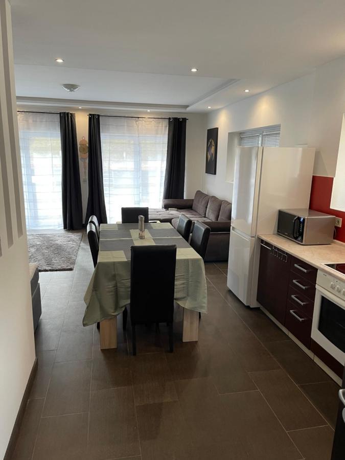 מישקולץ Malibu Apartman & Jacuzzi מראה חיצוני תמונה