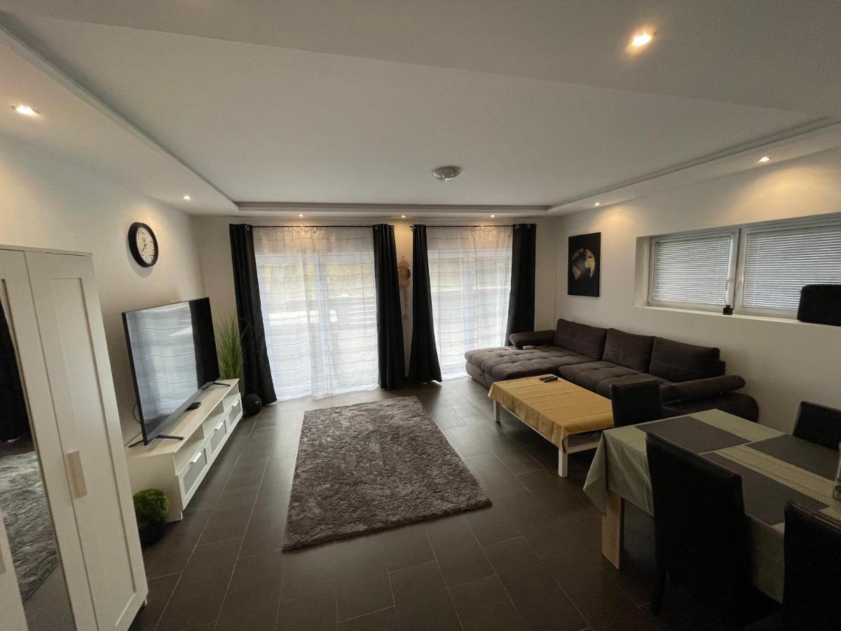 מישקולץ Malibu Apartman & Jacuzzi מראה חיצוני תמונה