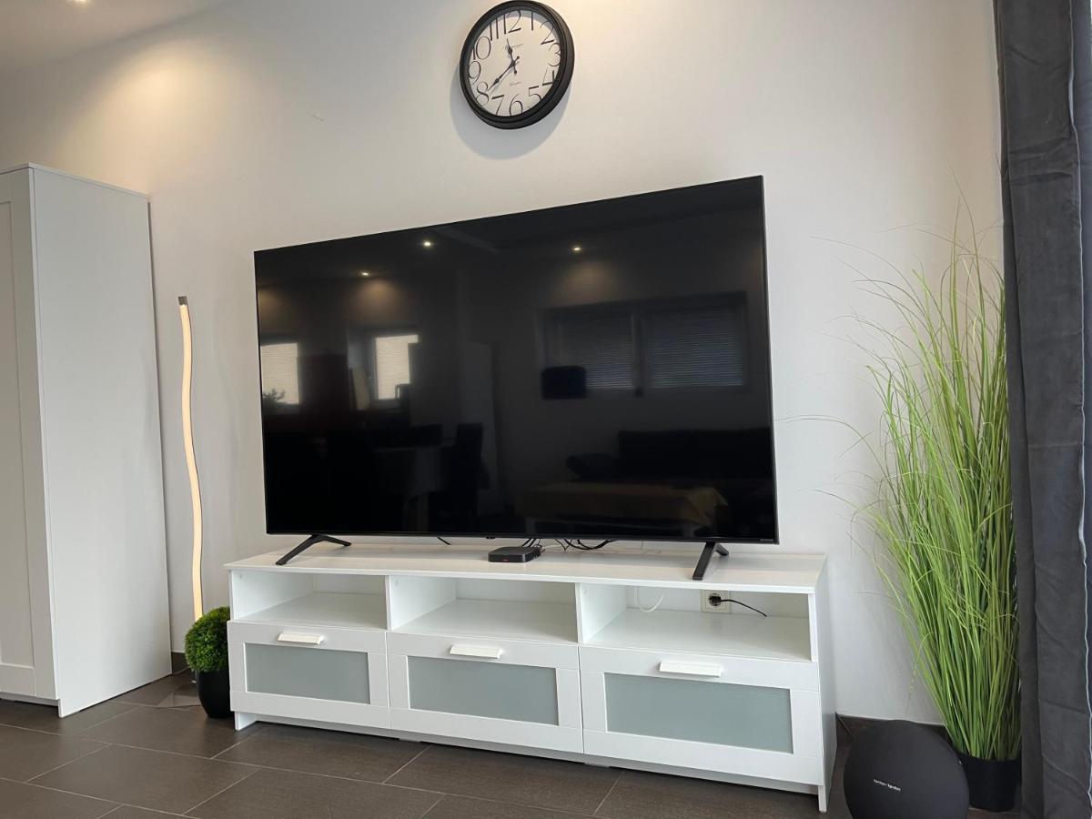 מישקולץ Malibu Apartman & Jacuzzi מראה חיצוני תמונה